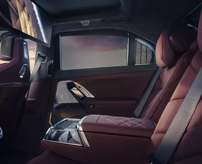 Habitáculo del BMW i7 con el techo Sky Lounge.