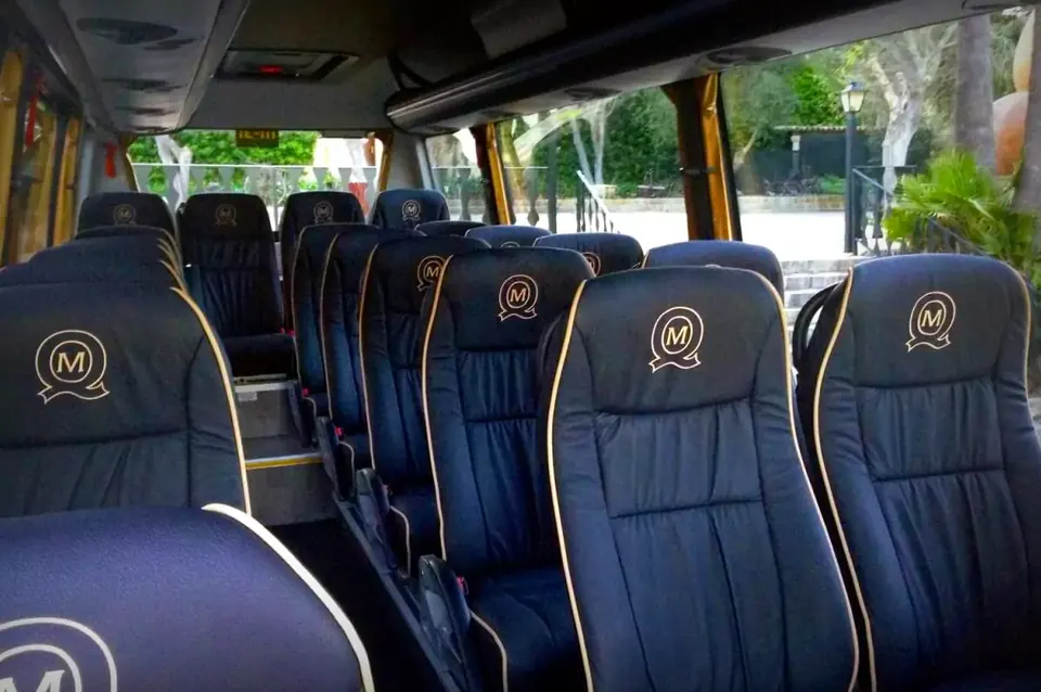 Butacas interiores del Sprinter VIP 19.